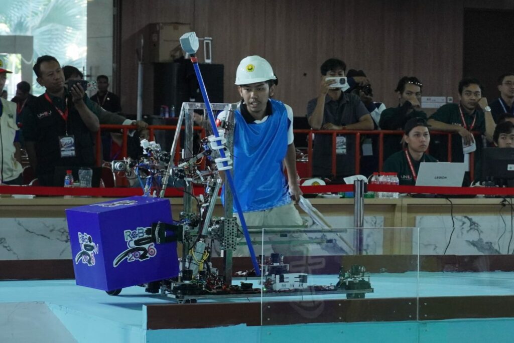 Robot Richie ITS Menangi Kontes Robot ABU Indonesia 2026