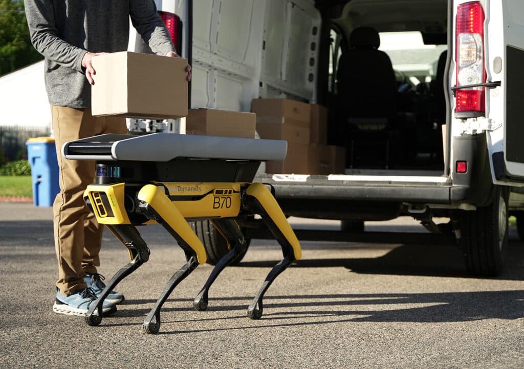 Robot Spot Boston Dynamics  Berhasil Membawa Paket dari Mobil ke Pintu Rumah