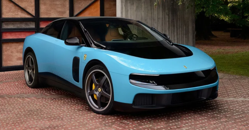 Dashboard Mobil Listrik Ferrari Luce Pakai Layar OLED Samsung 