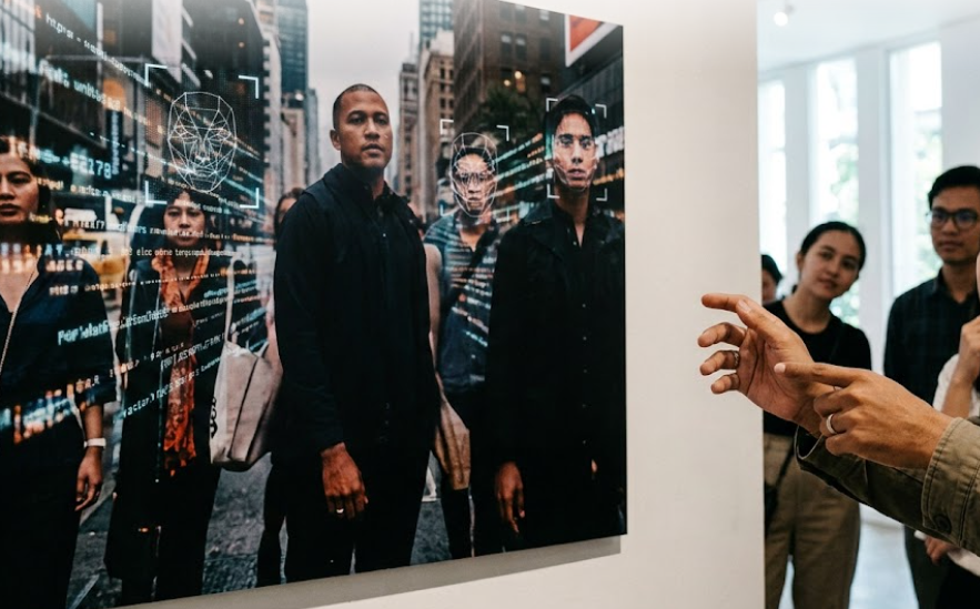 Foto Publik Bukan Otomatis Bahan Bebas untuk AI
