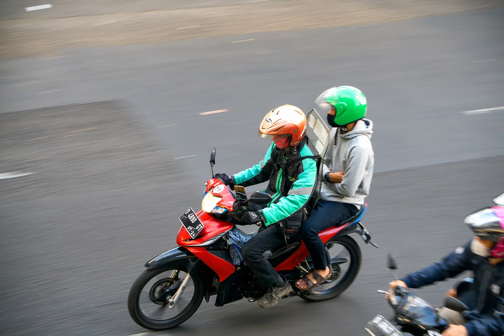Ojol dan Denyut Ekonomi Harian Kota