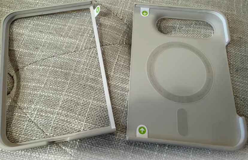 Sekalipun Dijual Mahal, Casing iPhone Duo Tetap Harus Ditempel dengan Perekat