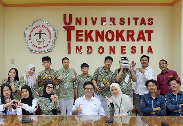 Sekolah di Lampung Ini Terjun Langsung ke "Dunia" Metaverse