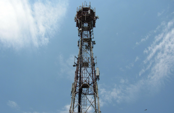 XLSmart Pimpin Seleksi Frekuensi 700 MHz, Telkomsel Unggul di 2,6 GHz